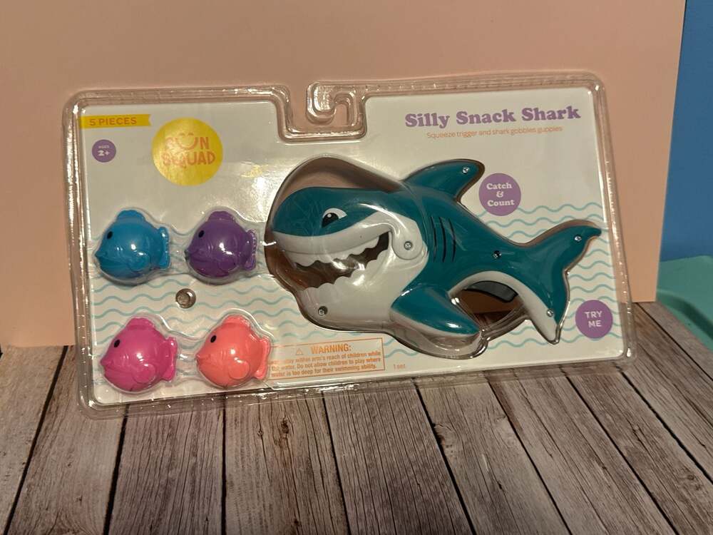 Sun Squad Silly Snack Shark 5-Piece Catch & Count Pool Toy Set - Picture 2 of 2